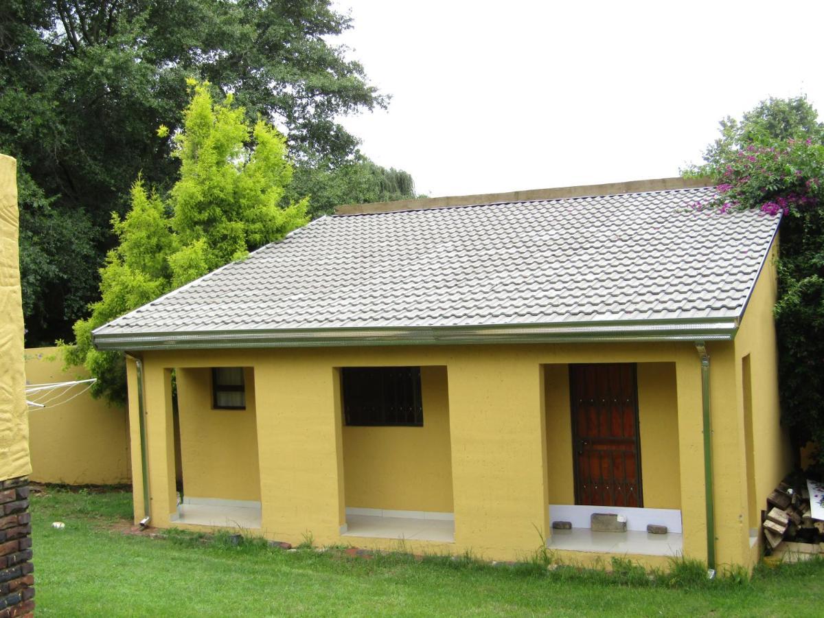 Phomolong Guest House, Westgate, Roodeporte Roodepoort Kültér fotó